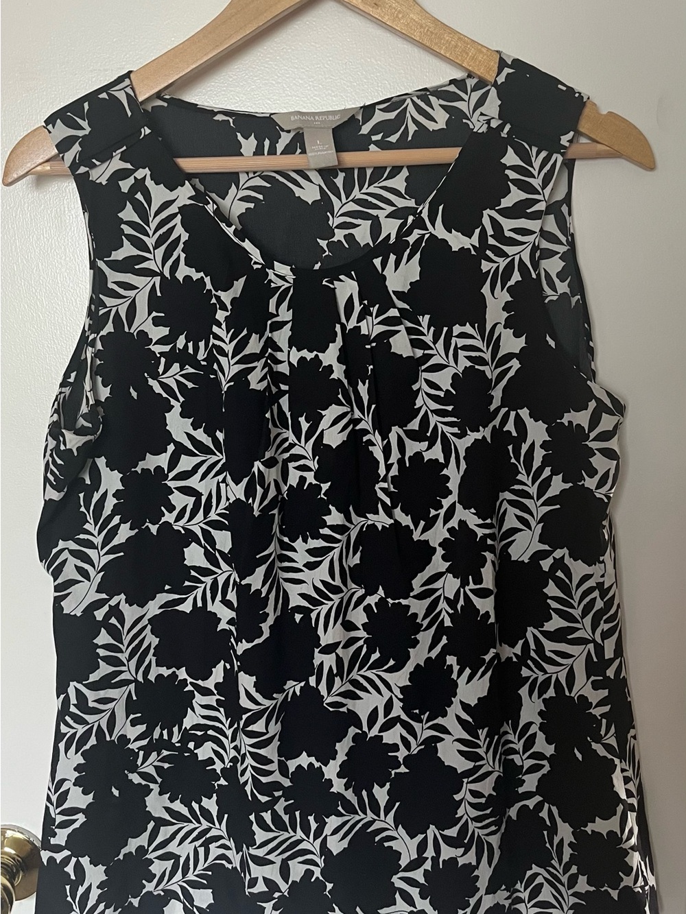 Banana Republic Black and White Floral Sleeveless Camisole